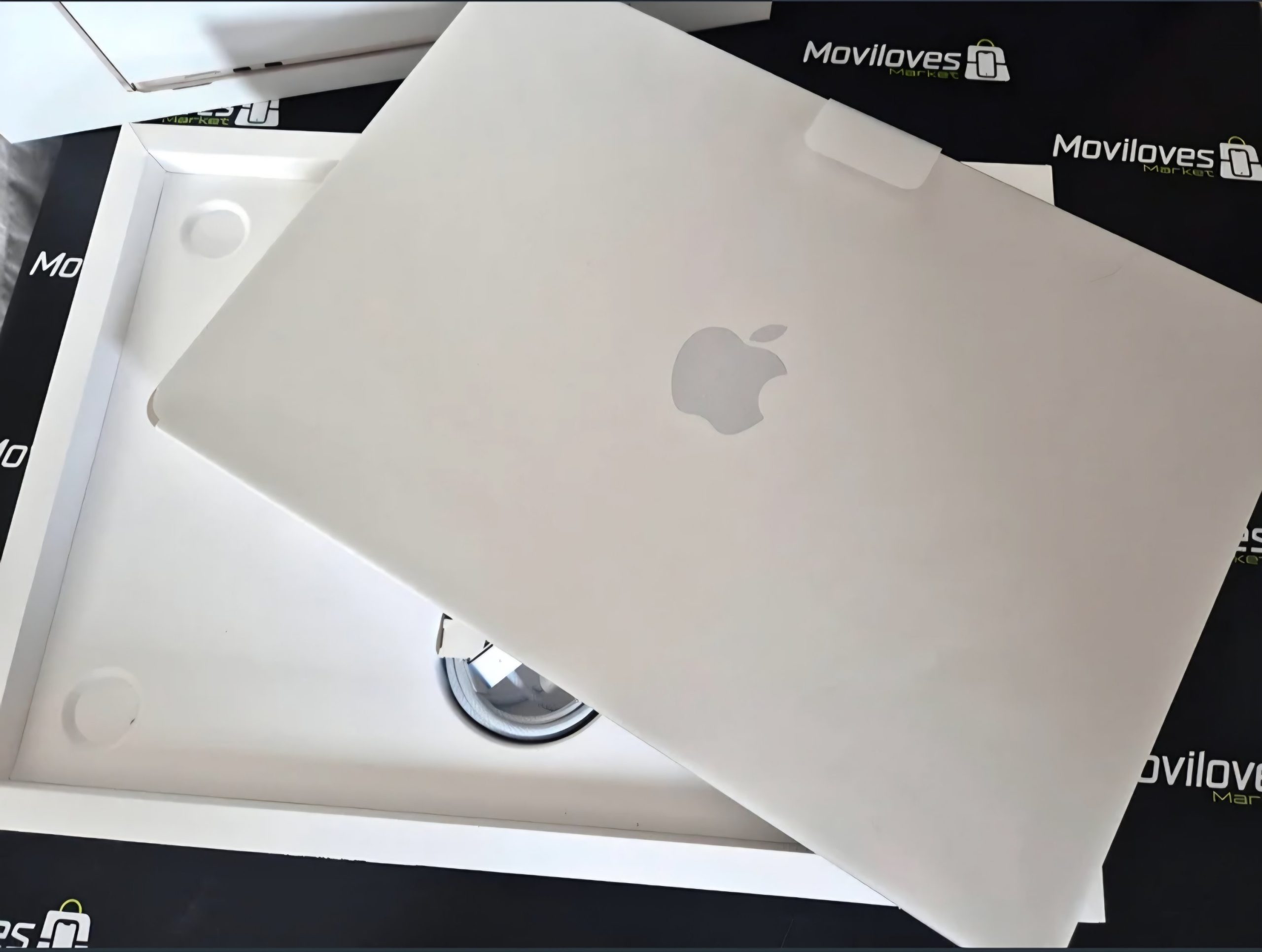 MacBook Air 15" M2 512GB/8GB Como Nuevo, 44 Ciclos de Carga. - Imagen 3